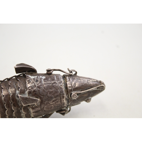 333 - Antique / Vintage .800 Continental SILVER Novelty Articulated Fish Snuff Box 30g