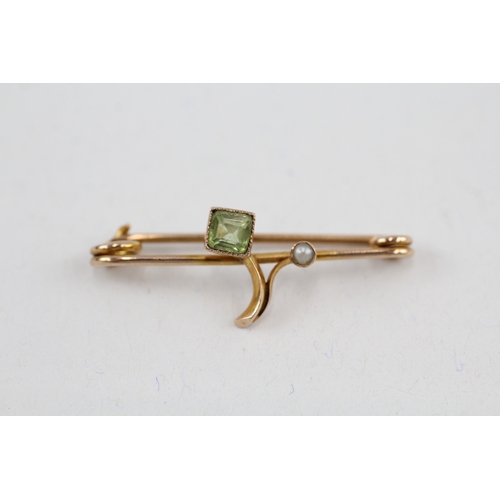 38 - 9ct gold Edwardian peridot & pearl brooch (1.4g)