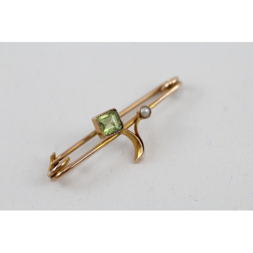 38 - 9ct gold Edwardian peridot & pearl brooch (1.4g)