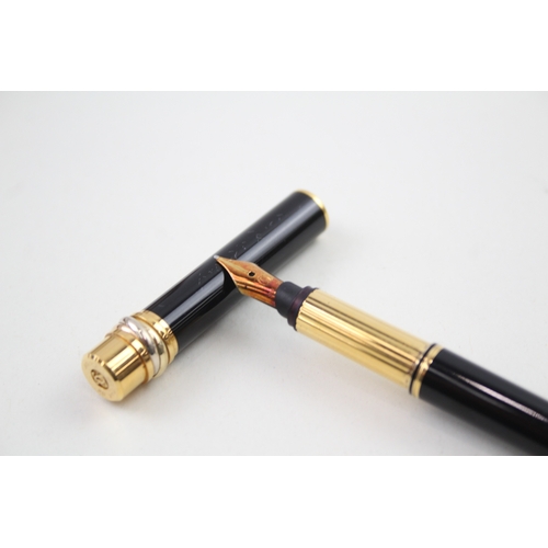 450 - Must De CARTIER Black Lacquer & Gold Plated Fountain Pen 18ct Nib WRITING