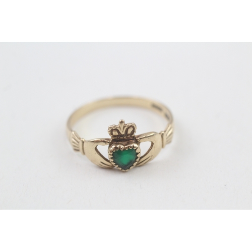 5 - 9ct gold chrysoprase claddagh ring (1.9g) Size  Q