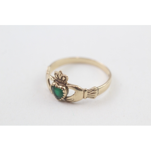 5 - 9ct gold chrysoprase claddagh ring (1.9g) Size  Q