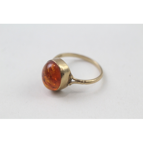 50 - 9ct gold oval cabochon Baltic amber ring with sun spangles (2g) Size  P