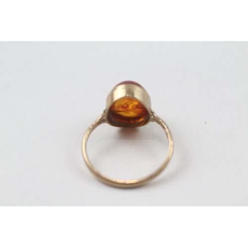 50 - 9ct gold oval cabochon Baltic amber ring with sun spangles (2g) Size  P