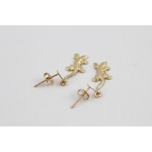 51 - 9ct gold lizard drop earrings (0.5g)