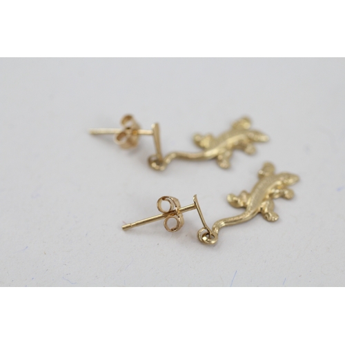 51 - 9ct gold lizard drop earrings (0.5g)