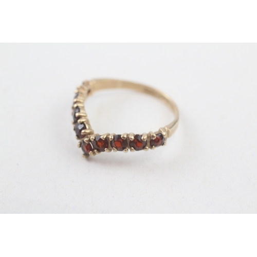 67 - 9ct gold garnet chevron ring (2g) AS SEEN - MISHAPEN Size  P