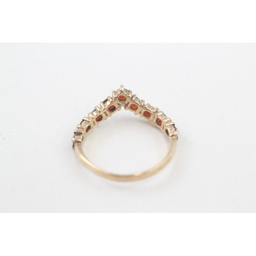 67 - 9ct gold garnet chevron ring (2g) AS SEEN - MISHAPEN Size  P