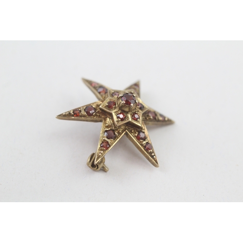 74 - 9ct gold vintage garnet star brooch (3.4g)