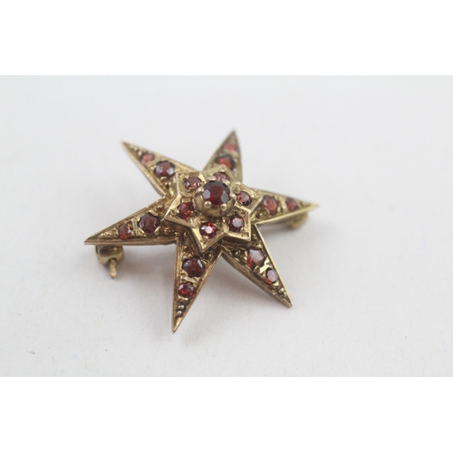 74 - 9ct gold vintage garnet star brooch (3.4g)