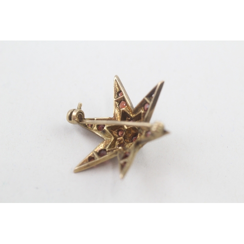 74 - 9ct gold vintage garnet star brooch (3.4g)