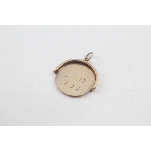 76 - 9ct gold 'I love you' pendant / charm (1.1g)