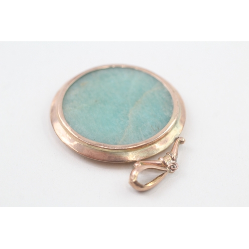 8 - 9ct gold amazonite round pendant (12.2g)