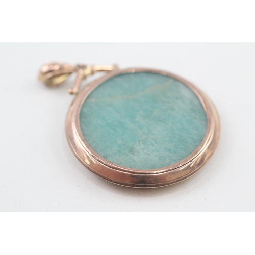 8 - 9ct gold amazonite round pendant (12.2g)