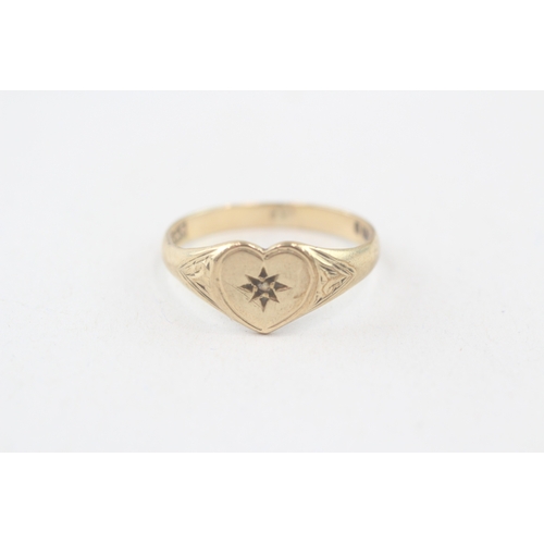 85 - 9ct gold vintage diamond heart shape patterned signet ring (2g) Size  P