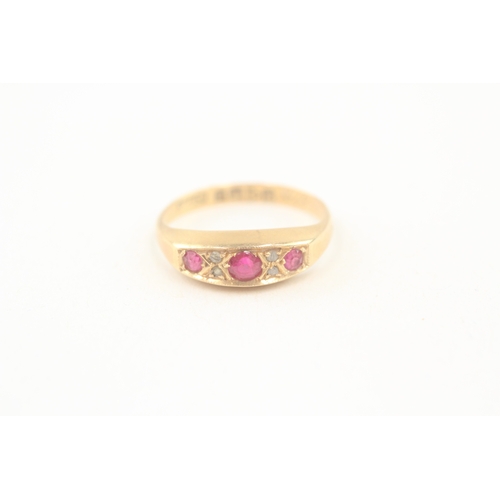 90 - 18ct gold vintage ruby and diamond dress ring (3g) Size  P