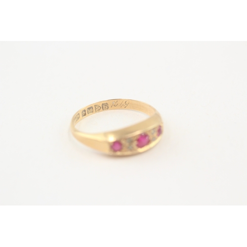 90 - 18ct gold vintage ruby and diamond dress ring (3g) Size  P