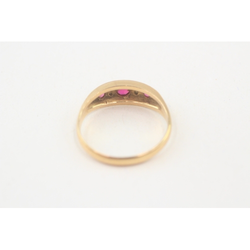 90 - 18ct gold vintage ruby and diamond dress ring (3g) Size  P