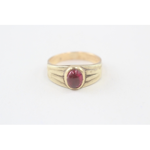 91 - 9ct gold vintage ruby cabochon dress ring (5.5g) Size  Q