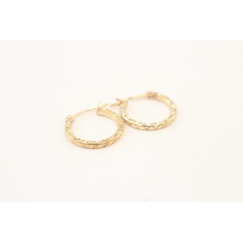 96 - 3x 9ct gold patterned hoop earrings (2.1g)