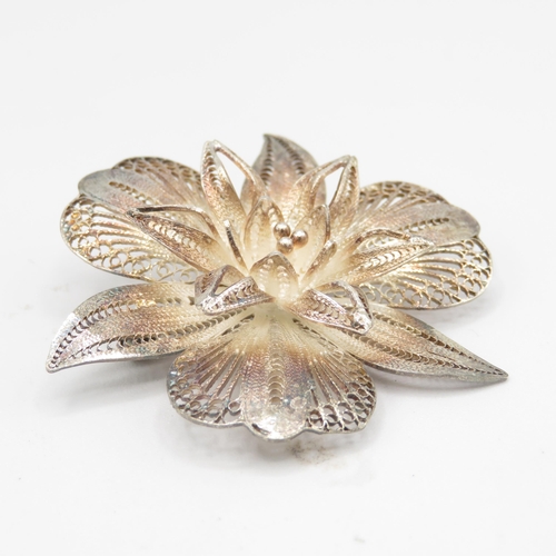 288 - Collection of filigree flower brooches (102g)