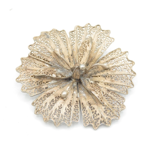 288 - Collection of filigree flower brooches (102g)