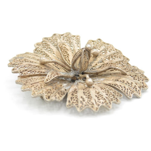 288 - Collection of filigree flower brooches (102g)