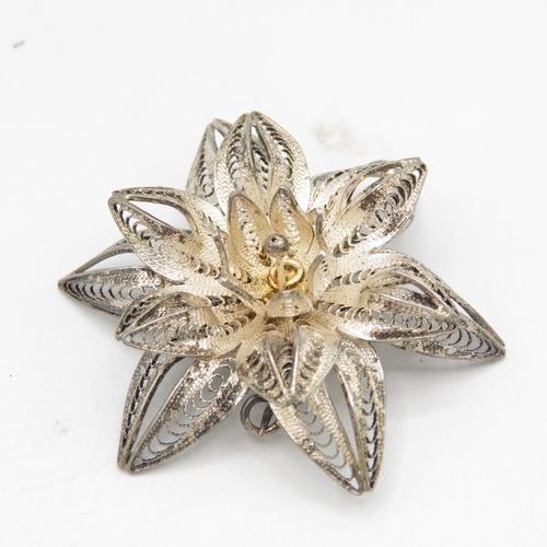 288 - Collection of filigree flower brooches (102g)