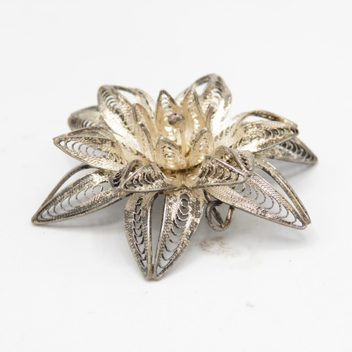 288 - Collection of filigree flower brooches (102g)