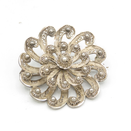 288 - Collection of filigree flower brooches (102g)