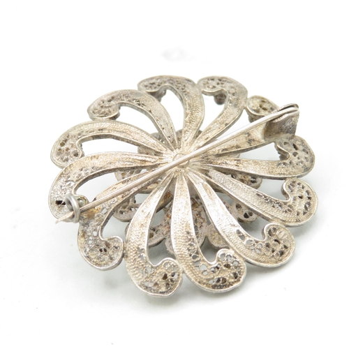 288 - Collection of filigree flower brooches (102g)