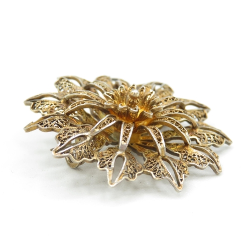 288 - Collection of filigree flower brooches (102g)