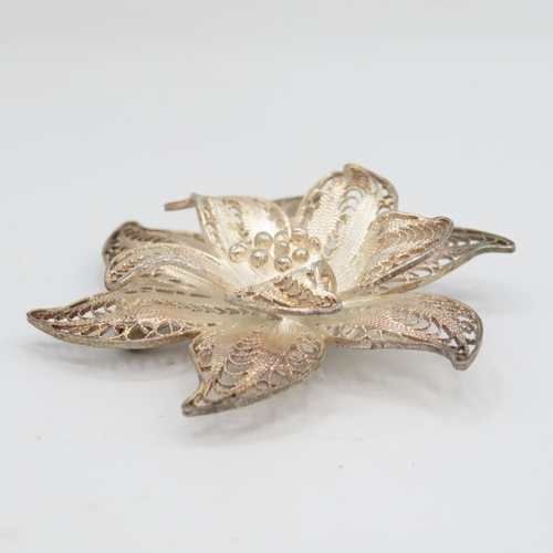 288 - Collection of filigree flower brooches (102g)