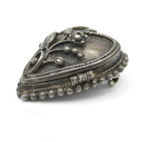 298 - Collection of old silver brooches