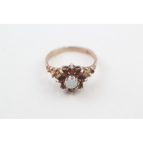 101 - 9ct gold vintage opal and garnet floral dress ring (3.1g) Size  O