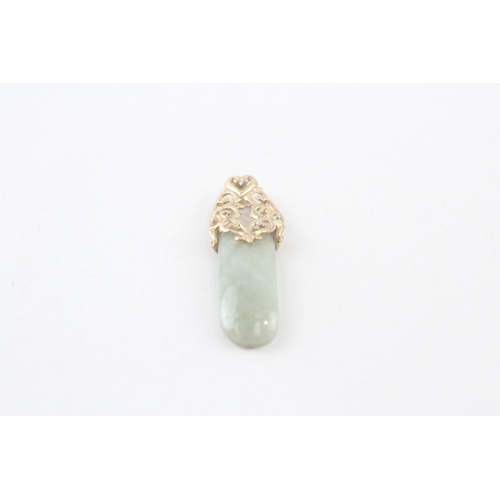 107 - 9ct gold jade pendant (3g)