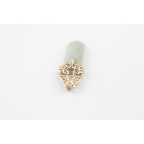 107 - 9ct gold jade pendant (3g)