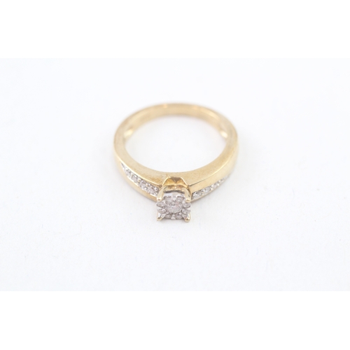 11 - 9ct gold diamond cluster and shoulder set dress ring (3g) Size  J