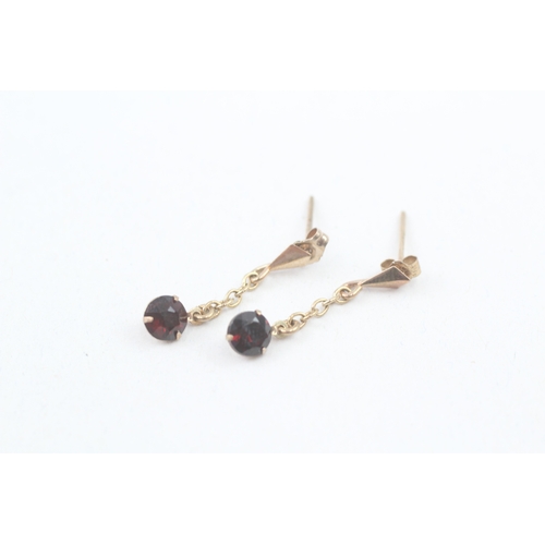 111 - 9ct gold vintage paste drop earrings (0.9g)