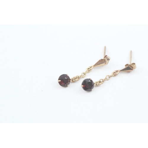 111 - 9ct gold vintage paste drop earrings (0.9g)