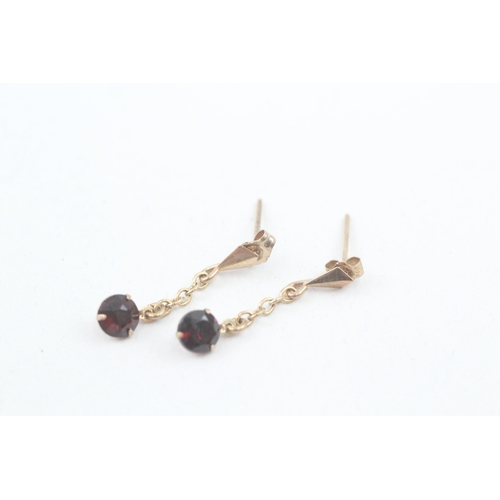 111 - 9ct gold vintage paste drop earrings (0.9g)