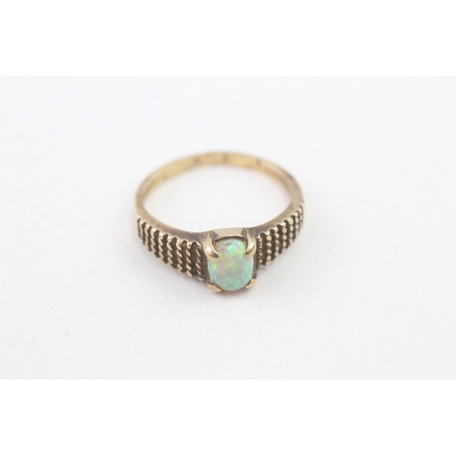 112 - 9ct gold vintage opal dress ring (2.3g) Size  P