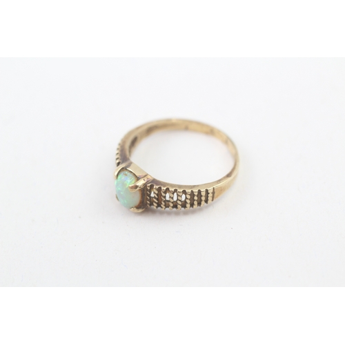 112 - 9ct gold vintage opal dress ring (2.3g) Size  P