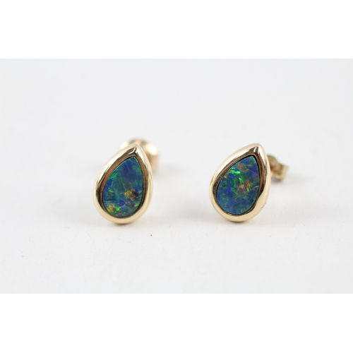 116 - 9ct gold pear shape opal triplet stud earrings (1.1g)