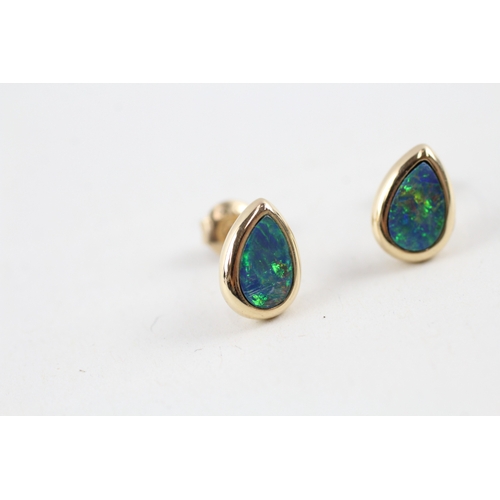 116 - 9ct gold pear shape opal triplet stud earrings (1.1g)