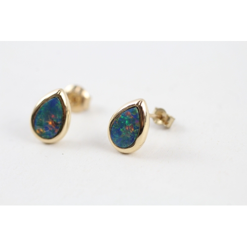 116 - 9ct gold pear shape opal triplet stud earrings (1.1g)