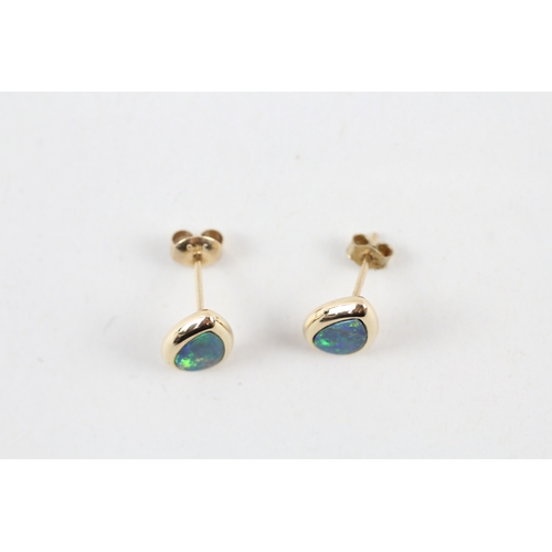 116 - 9ct gold pear shape opal triplet stud earrings (1.1g)