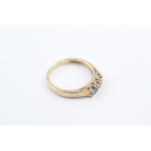 122 - 9ct gold vintage sapphire trilogy dress ring (2.4g) Size  N