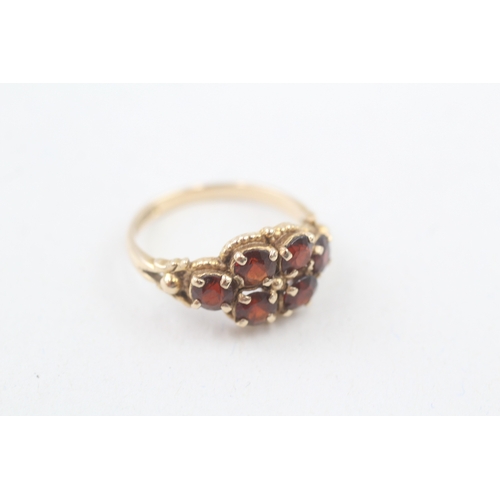 126 - 9ct gold vintage garnet cluster dress ring (2.6g) Size  L