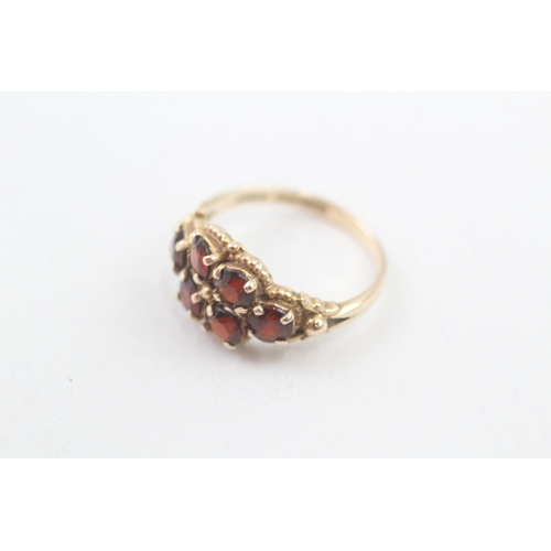 126 - 9ct gold vintage garnet cluster dress ring (2.6g) Size  L